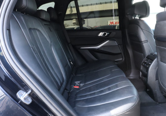 Подержанный автомобиль BMW X5 2019 года (10 фото)