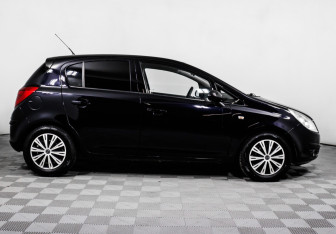 Подержанный автомобиль Opel Corsa 2008 года (11 фото)
