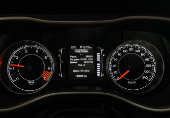 Подержанный автомобиль Jeep Cherokee 2014 года (11 фото)