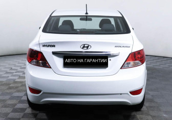 Подержанный автомобиль Hyundai Solaris Sedan 2012 года (4 фото)