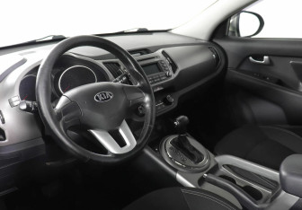 Подержанный автомобиль Kia Sportage 2014 года (8 фото)