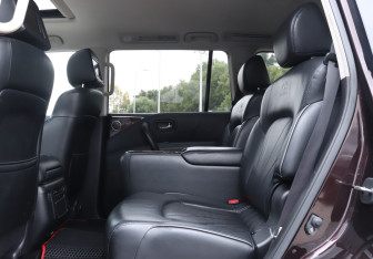 Подержанный автомобиль Infiniti QX56 2011 года (14 фото)