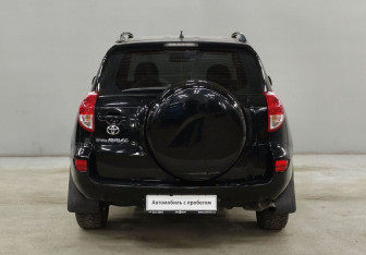 Подержанный автомобиль Toyota RAV4 2006 года (6 фото)