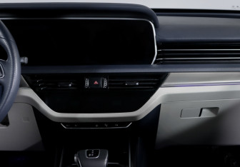 Подержанный автомобиль Hongqi HS5 2024 года (13 фото)