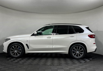 Подержанный автомобиль BMW X5 2021 года (5 фото)