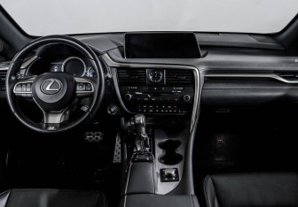 Подержанный автомобиль Lexus RX 2019 года (12 фото)