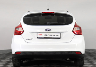 Подержанный автомобиль Ford Focus Hatchback 2012 года (3 фото)