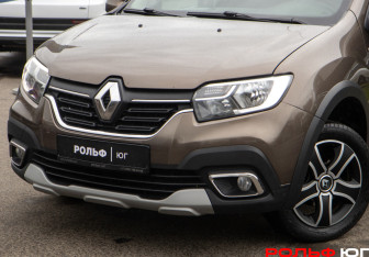 Подержанный автомобиль Renault Sandero 2019 года (16 фото)
