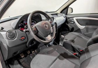 Подержанный автомобиль Nissan Terrano 2020 года (16 фото)