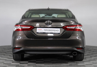 Подержанный автомобиль Toyota Camry Sedan 2019 года (6 фото)