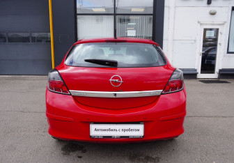 Подержанный автомобиль Opel Astra Hatchback 2008 года (6 фото)