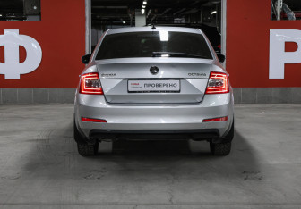 Подержанный автомобиль Skoda Octavia Liftback 2014 года (6 фото)