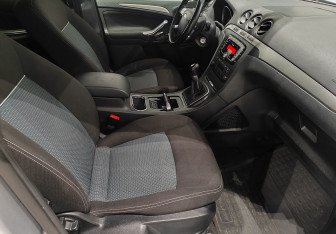 Подержанный автомобиль Ford Galaxy 2011 года (9 фото)