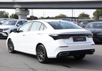 Подержанный автомобиль Omoda S5 2024 года (7 фото)