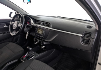 Подержанный автомобиль Kia Rio Hatchback 2021 года (12 фото)