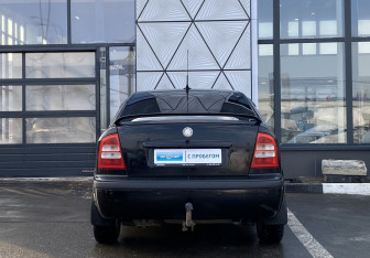 Подержанный автомобиль Skoda Octavia Liftback 2008 года (6 фото)