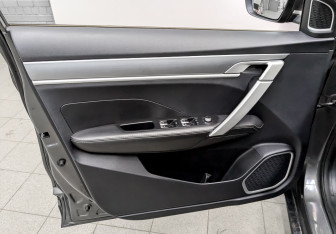 Подержанный автомобиль Geely Coolray 2022 года (19 фото)