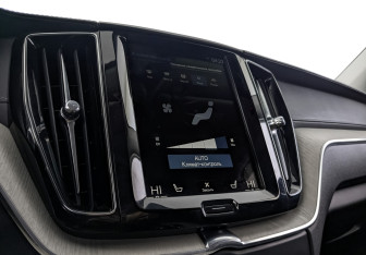 Подержанный автомобиль Volvo XC60 2021 года (26 фото)