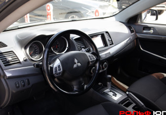 Подержанный автомобиль Mitsubishi Lancer Sedan 2008 года (11 фото)