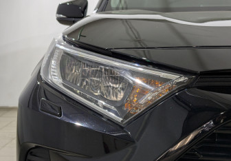 Подержанный автомобиль Toyota RAV4 2021 года (17 фото)