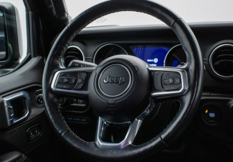 Подержанный автомобиль Jeep Wrangler 2021 года (15 фото)