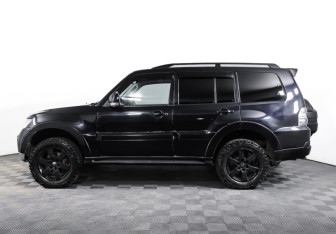 Подержанный автомобиль Mitsubishi Pajero 2007 года (8 фото)