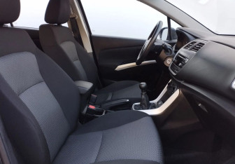 Подержанный автомобиль Suzuki SX4 Hatchback 2014 года (10 фото)