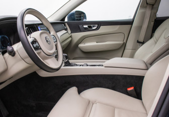 Подержанный автомобиль Volvo XC60 2021 года (10 фото)