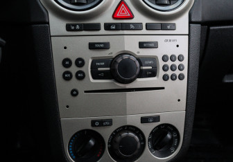 Подержанный автомобиль Opel Corsa 2008 года (14 фото)