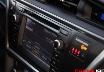 Подержанный автомобиль Toyota Auris Hatchback 2014 года (21 фото)