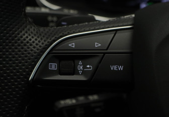 Подержанный автомобиль Audi Q7 2015 года (10 фото)