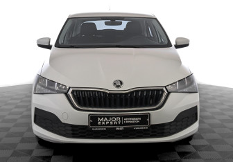 Подержанный автомобиль Skoda Rapid Liftback 2021 года (2 фото)