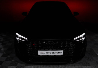 Подержанный автомобиль Audi S8 2023 года (22 фото)
