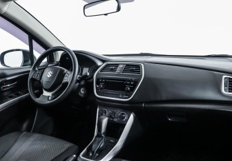 Подержанный автомобиль Suzuki SX4 Hatchback 2014 года (7 фото)