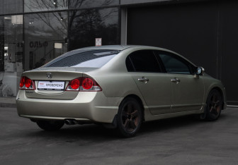 Подержанный автомобиль Honda Civic Sedan 2007 года (5 фото)