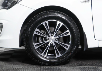 Подержанный автомобиль Hyundai Solaris Hatchback 2015 года (9 фото)