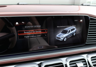Подержанный автомобиль Mercedes-Benz Maybach GLS 2023 года (25 фото)