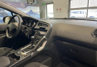 Подержанный автомобиль Peugeot 3008 2011 года (10 фото)