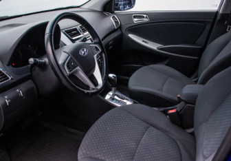Подержанный автомобиль Hyundai Solaris Hatchback 2011 года (10 фото)