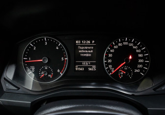 Подержанный автомобиль Volkswagen Amarok 2018 года (13 фото)