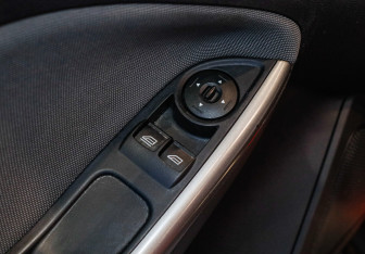 Подержанный автомобиль Ford Focus Hatchback 2012 года (13 фото)