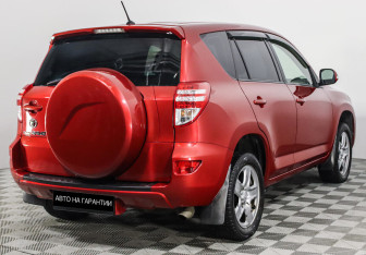 Подержанный автомобиль Toyota RAV4 2010 года (5 фото)