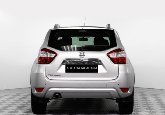 Подержанный автомобиль Nissan Terrano 2016 года (4 фото)