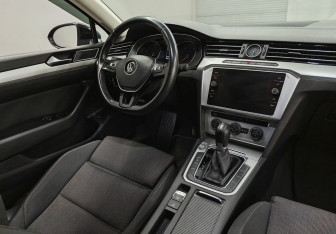 Подержанный автомобиль Volkswagen Passat Wagon 2019 года (10 фото)