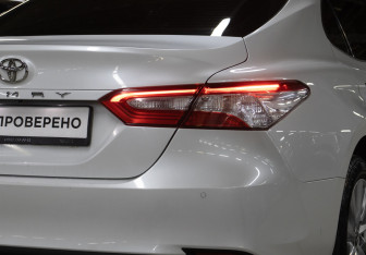 Подержанный автомобиль Toyota Camry Sedan 2019 года (22 фото)