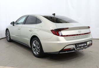 Подержанный автомобиль Hyundai Sonata 2019 года (6 фото)
