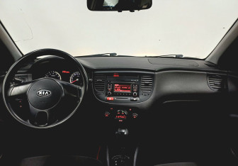 Подержанный автомобиль Kia Rio Sedan 2010 года (10 фото)
