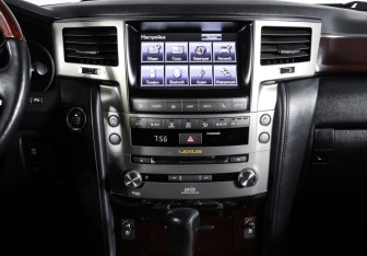 Подержанный автомобиль Lexus LX 2012 года (14 фото)