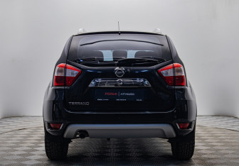 Подержанный автомобиль Nissan Terrano 2016 года (4 фото)