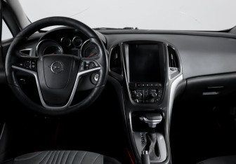 Подержанный автомобиль Opel Astra Hatchback 2013 года (12 фото)